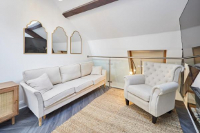 Host & Stay - Queen Square Hideaway